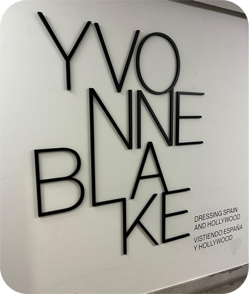 Letras corpóreas negras Yvonne Blake Dressing Spain and Hollywood