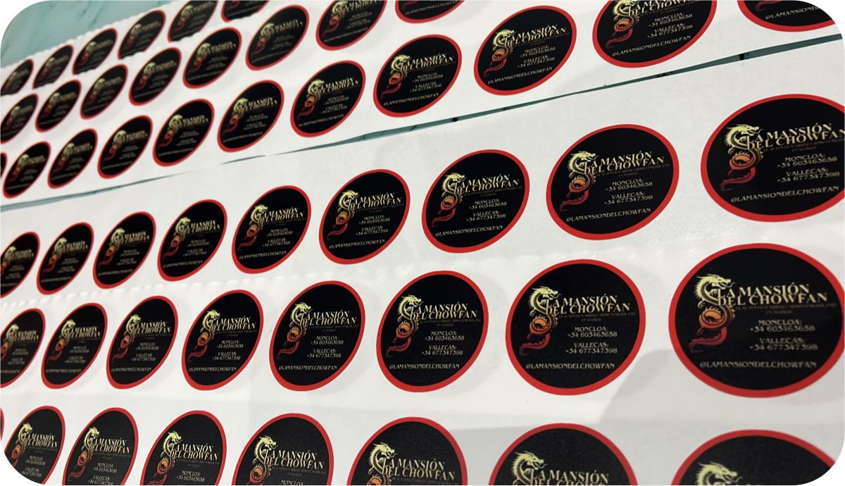 Pegatinas redondas La Mansión del Chow Fan en pliego negro y rojo