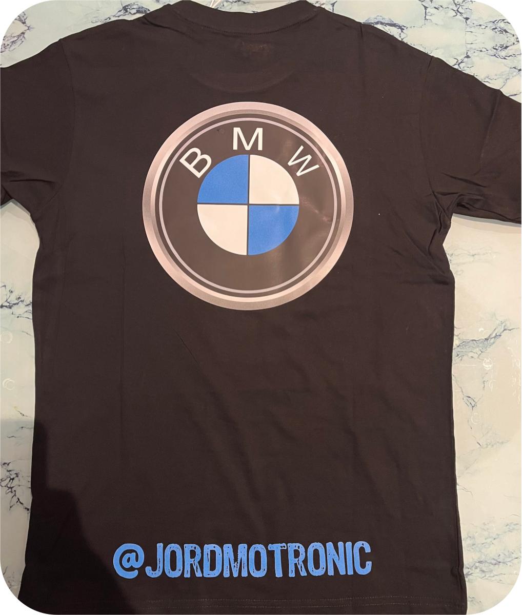 Camiseta negra personalizada con logo BMW para @Jordmotronic