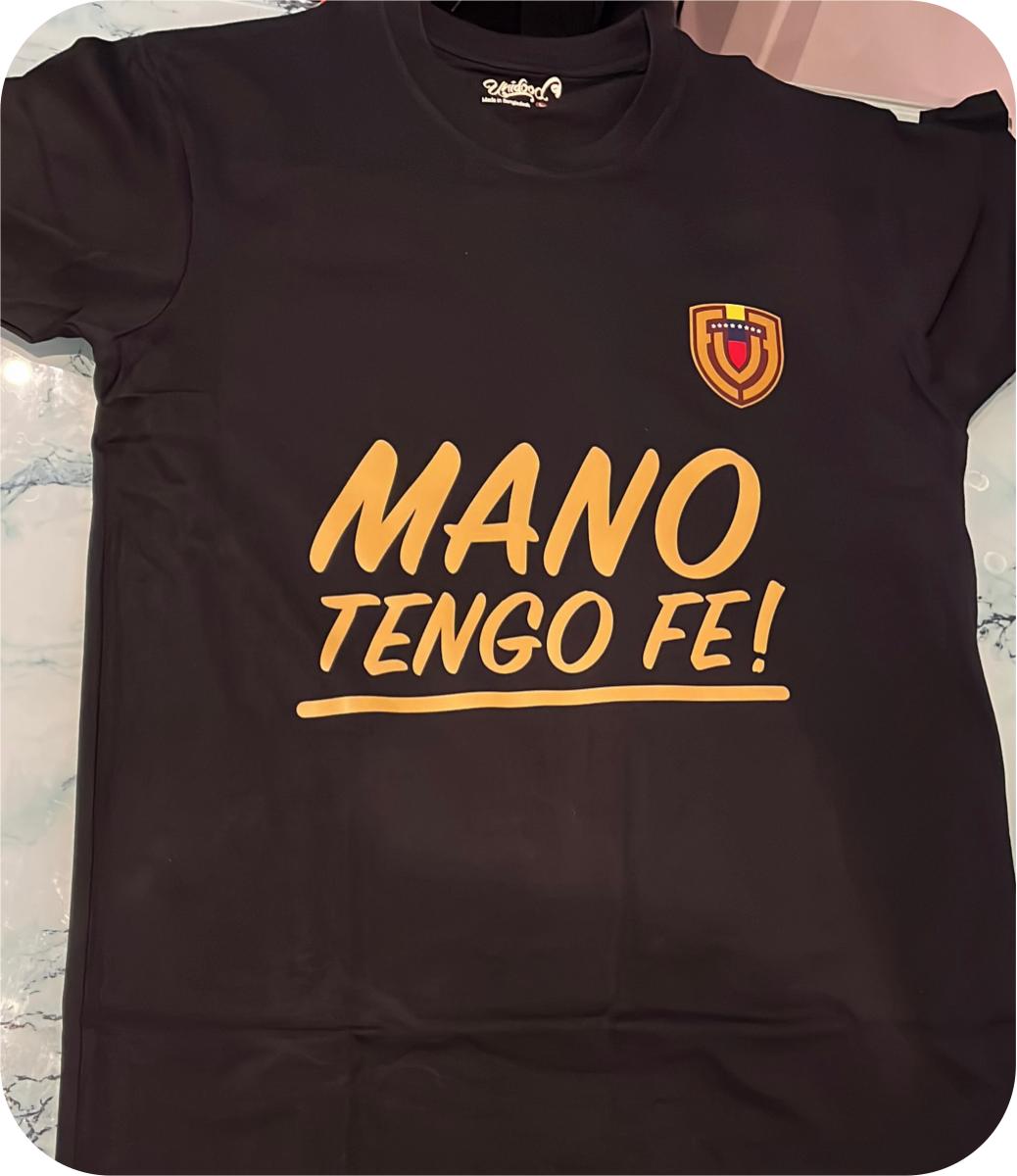 Camiseta negra Mano Tengo Fe con escudo Venezuela