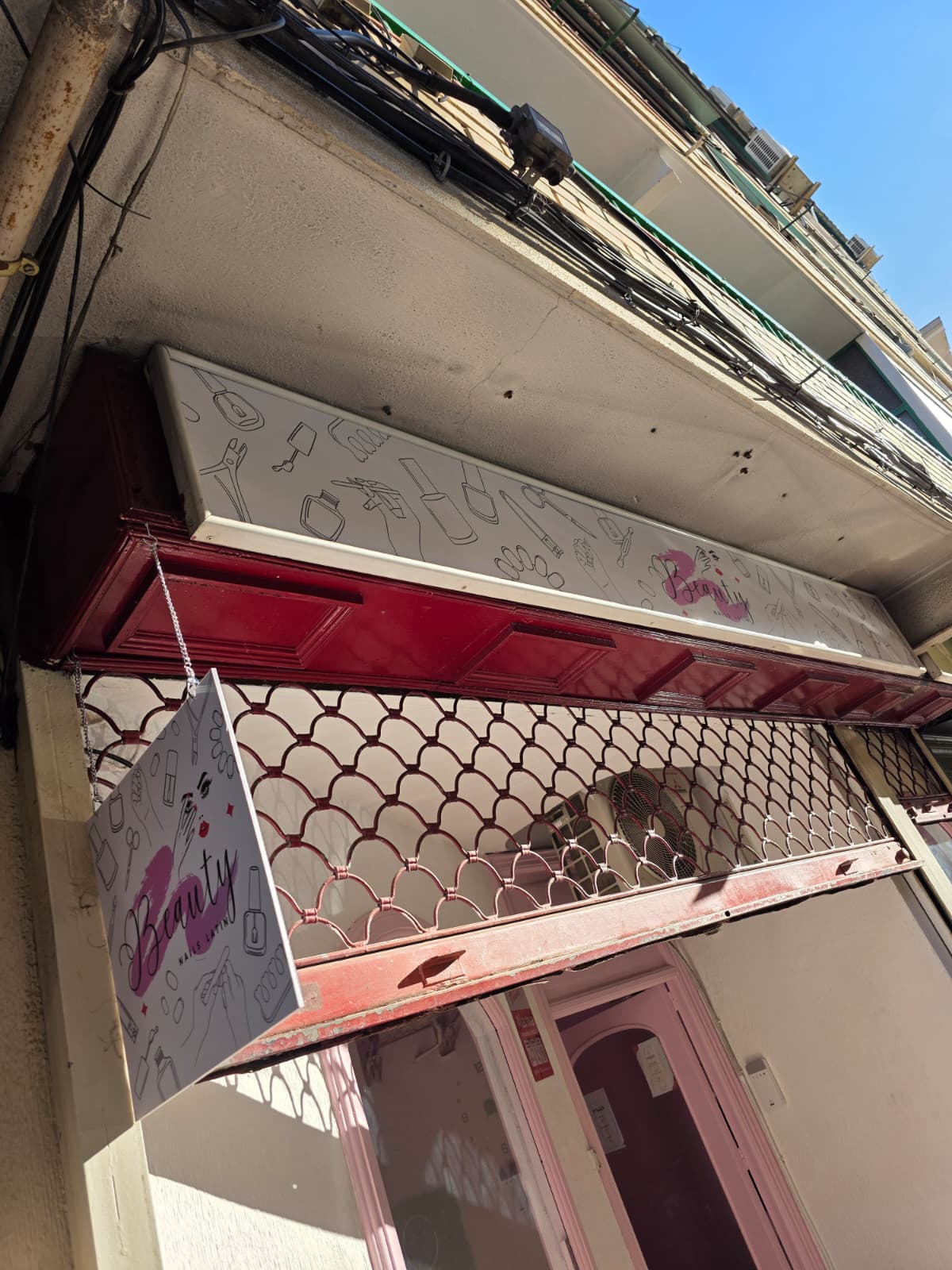 Rótulo exterior y banderola para Beauty salón de belleza