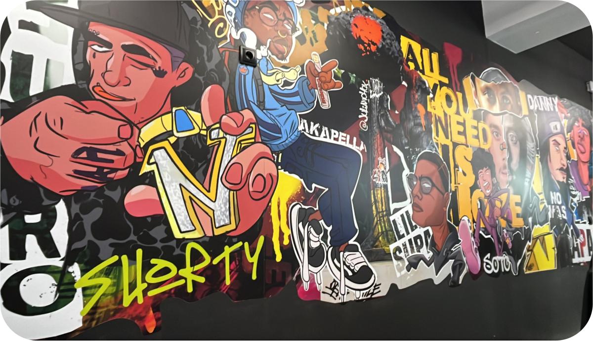 Mural urbano estilo hip hop con personajes y All You Need Is Love